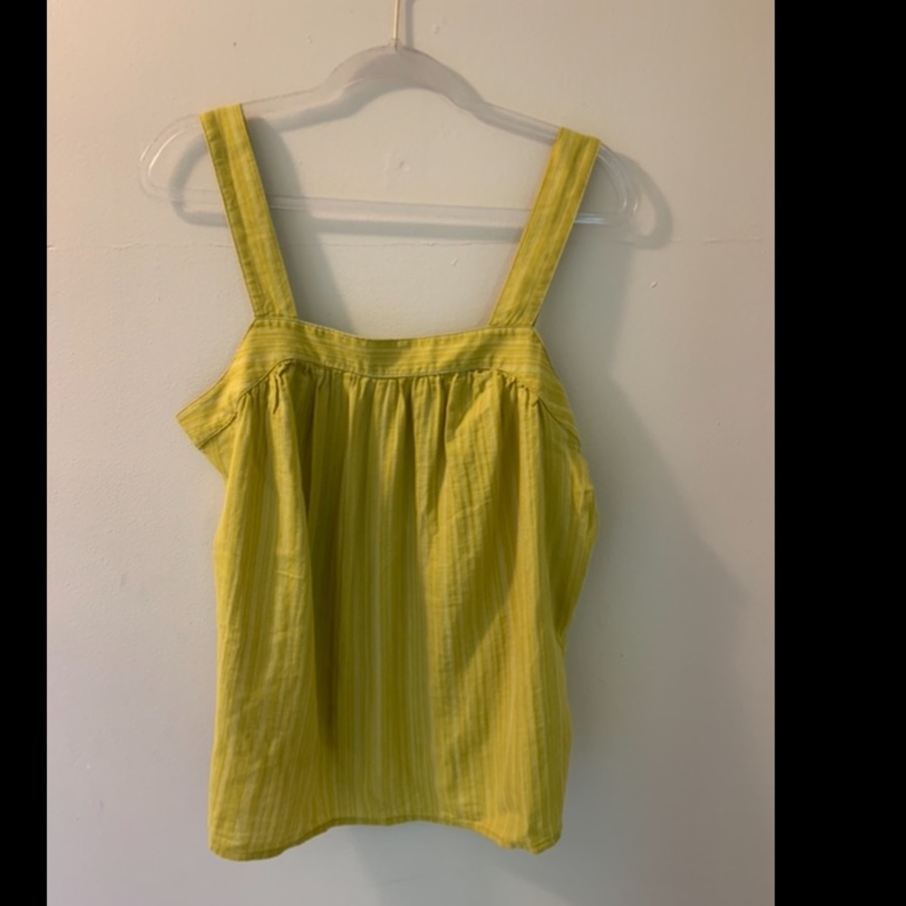 A.N.A.  A New Approach lightweight breezy tank with adjustable straps. NWT